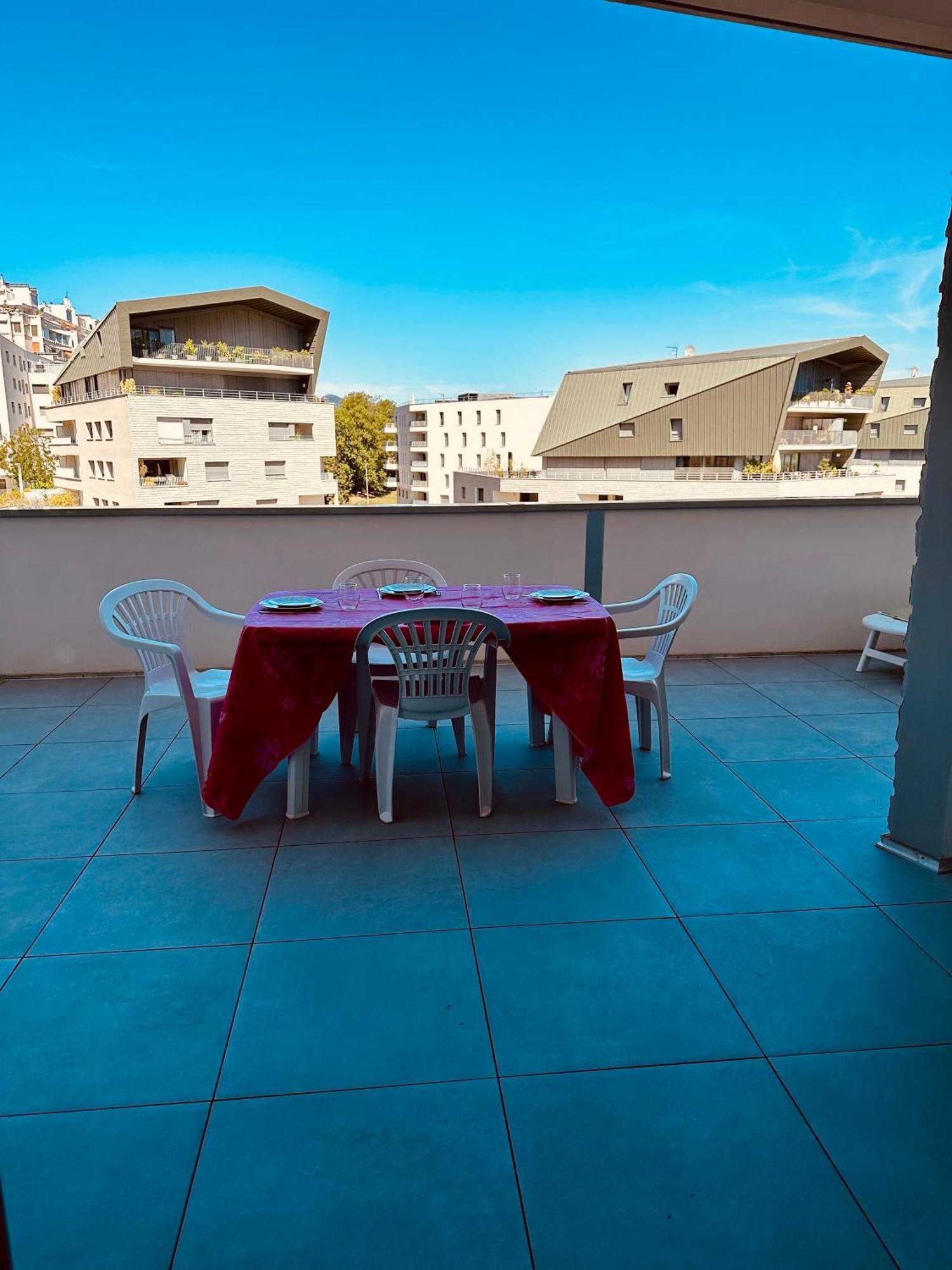 A La Belle Quatrieme Etoile Apartment Annecy Bagian luar foto
