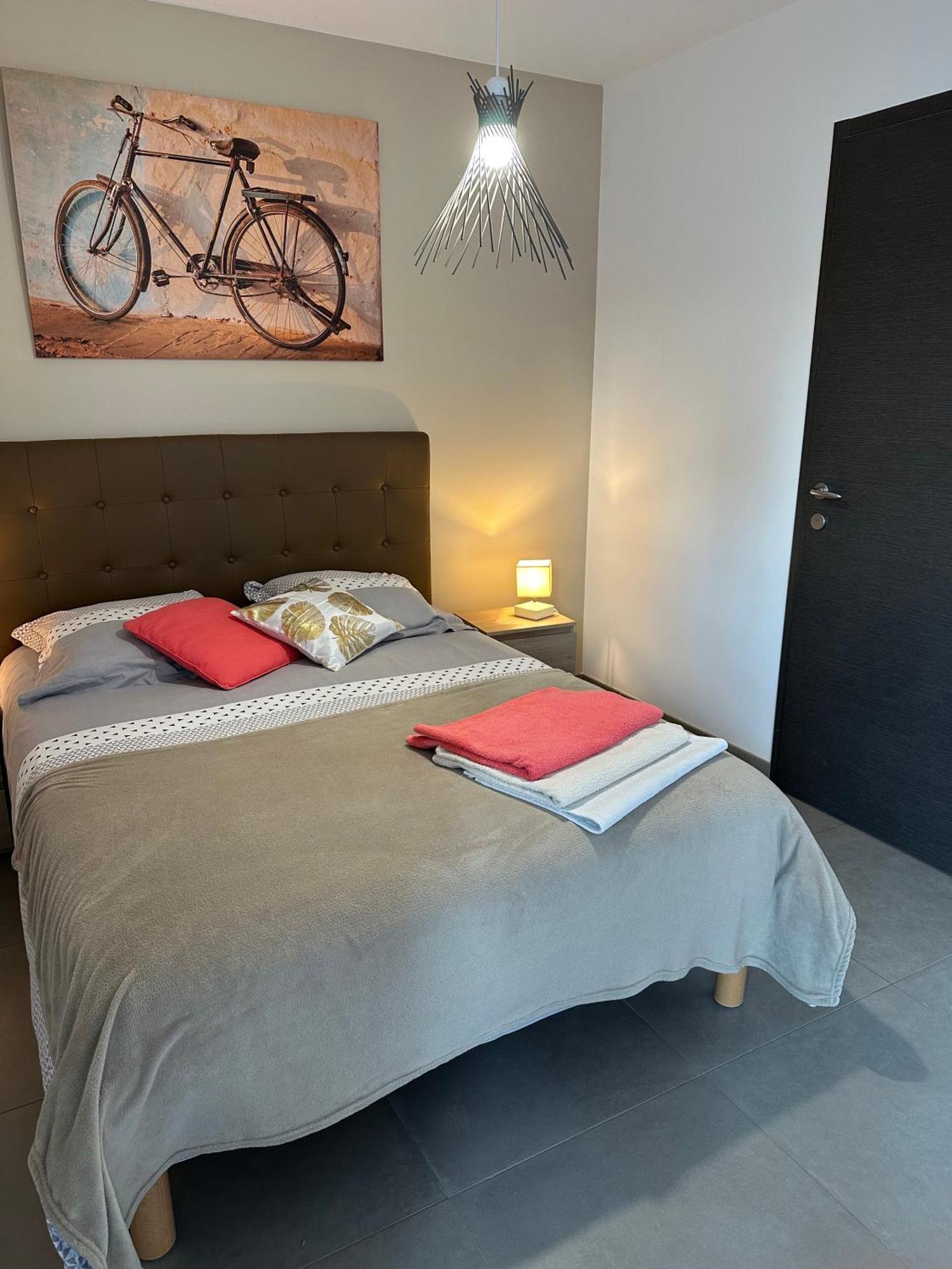 A La Belle Quatrieme Etoile Apartment Annecy Bagian luar foto